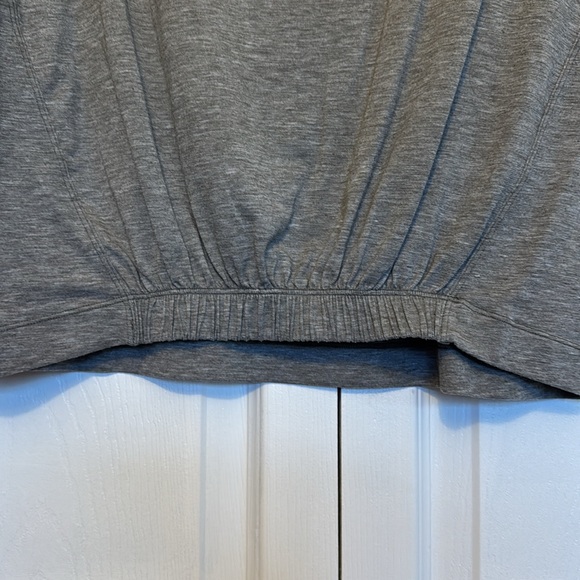 Lululemon cropped ruched hem T shirt - Picture 2 of 6